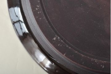 吉川水城作　黒釉釉薔薇文盤　共箱(大皿)(R-046489)